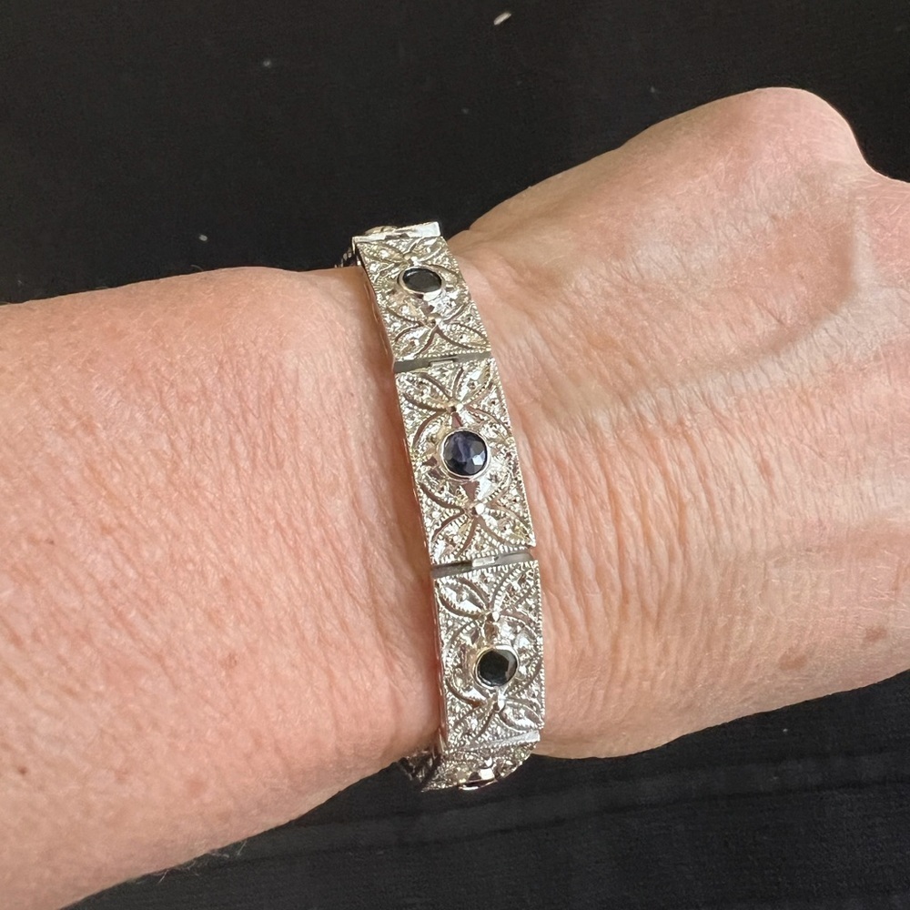 Silver filigree and onyx bracelet